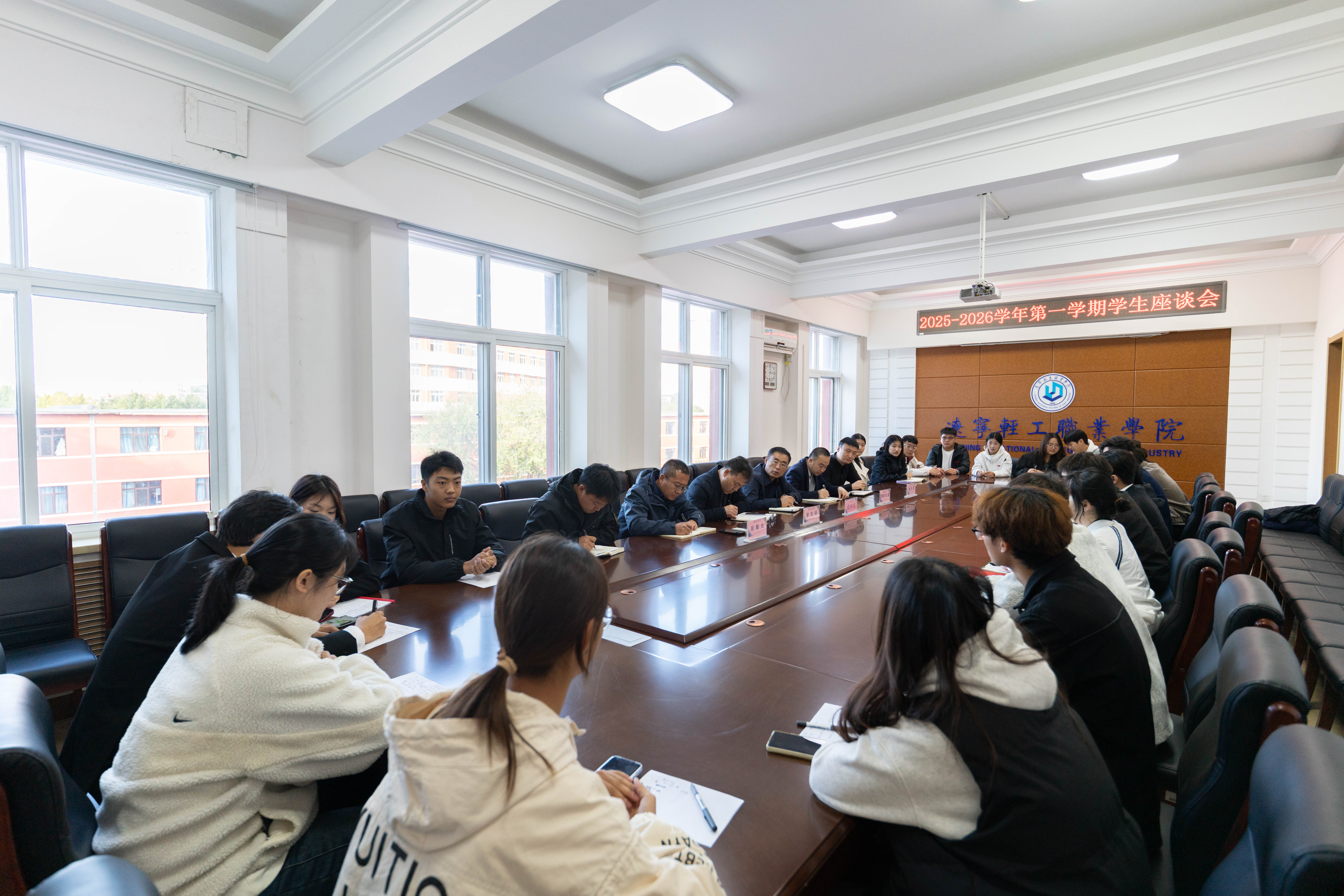 党委副书记、院长段树斌主持召开学生代表座谈会-党政办公室